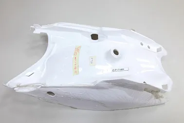 Пластик, передняя часть заднего крыла J2  J2F17WH